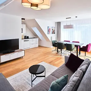 Myfavorit - Spacious Next To Puplic Transport U1 Direct Connection To Citycenter Appartement Vienne