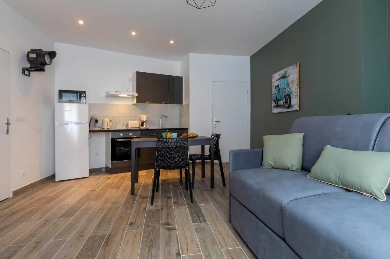 Appartement LOC TROTTEUR LE ROMARIN Gare SNCF de Lourdes 0*,